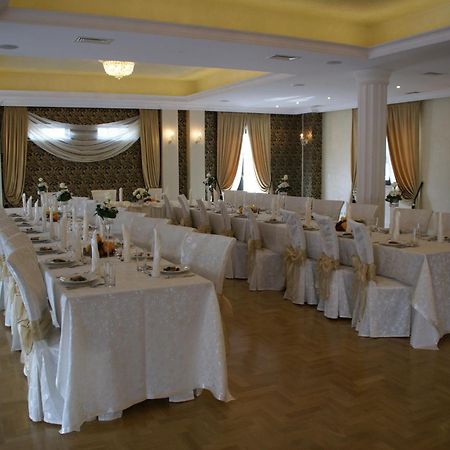 Dwor Kresowy Hotel Radymno Buitenkant foto