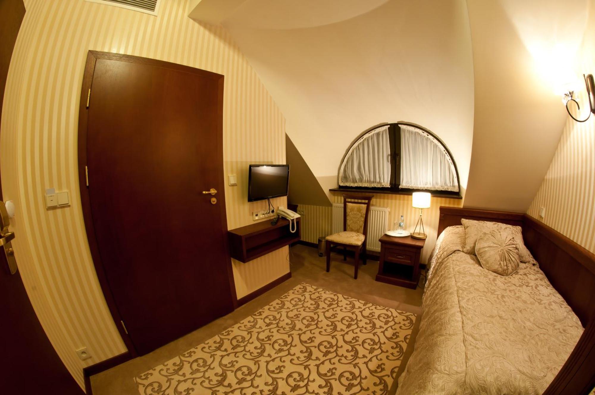 Dwor Kresowy Hotel Radymno Buitenkant foto