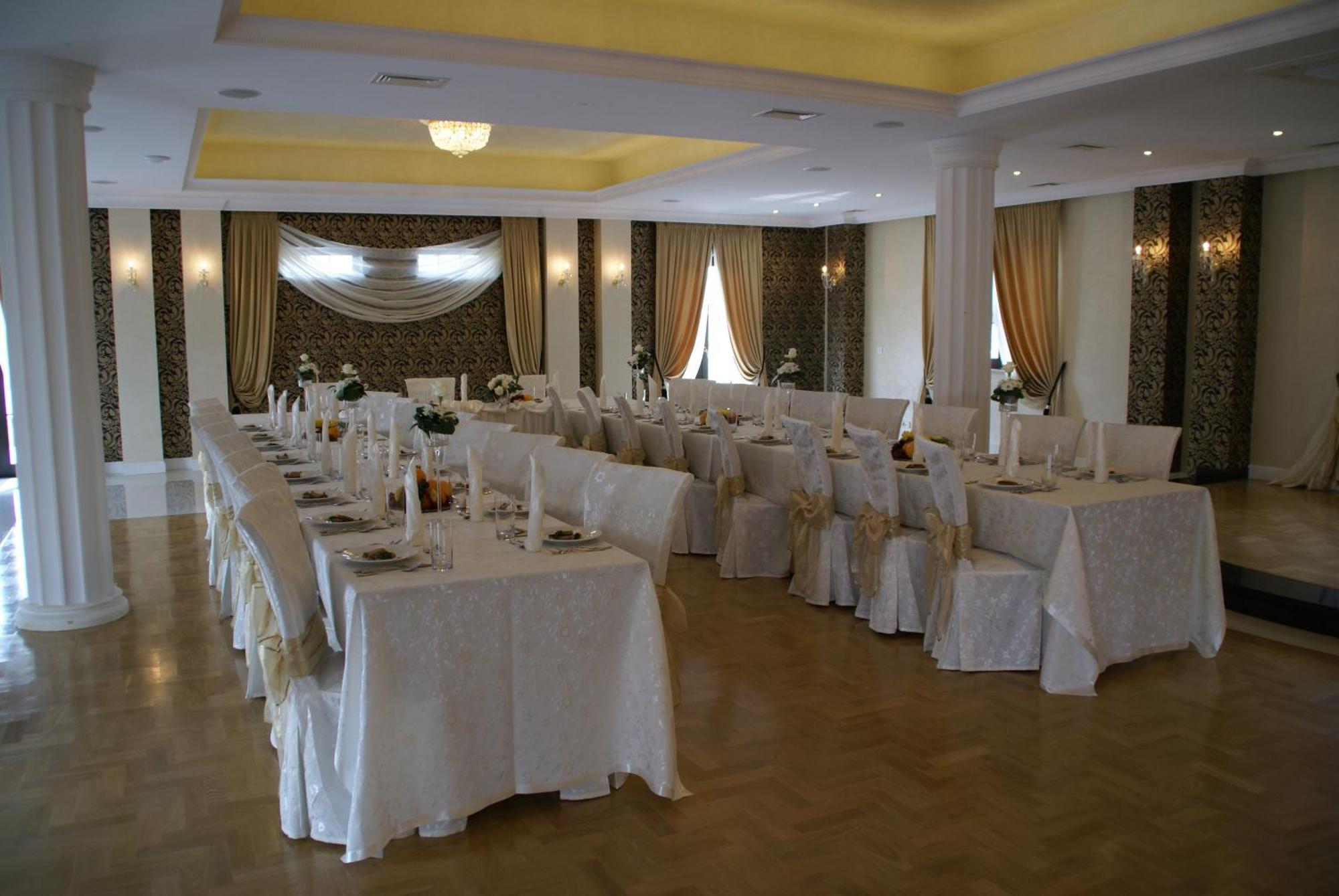 Dwor Kresowy Hotel Radymno Buitenkant foto