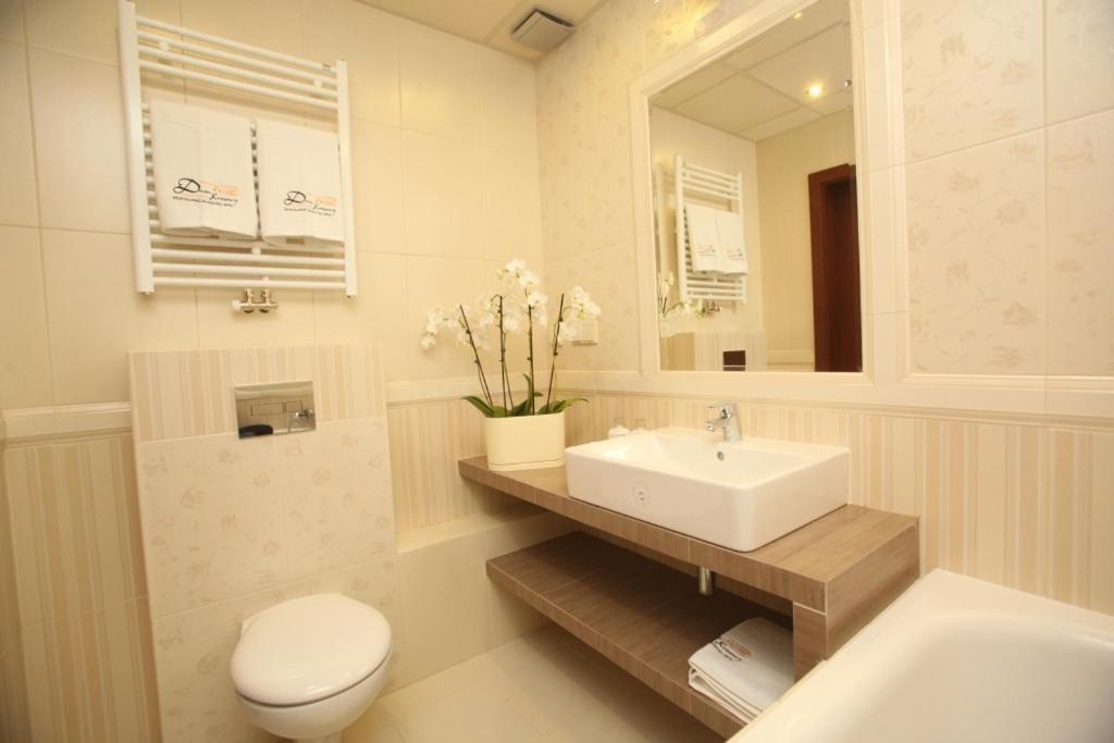Dwor Kresowy Hotel Radymno Kamer foto