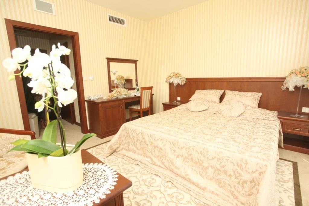 Dwor Kresowy Hotel Radymno Kamer foto