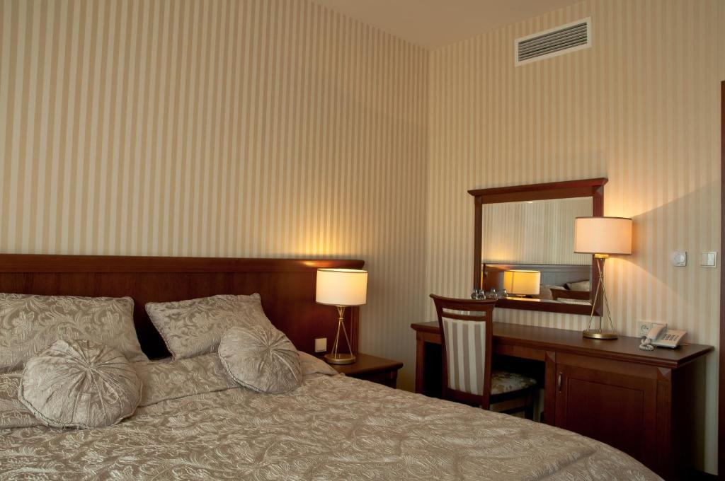 Dwor Kresowy Hotel Radymno Kamer foto