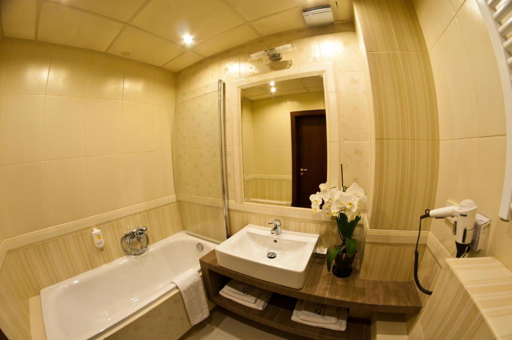 Dwor Kresowy Hotel Radymno Kamer foto