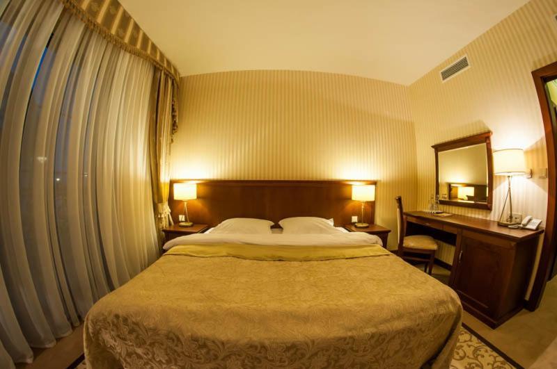 Dwor Kresowy Hotel Radymno Buitenkant foto