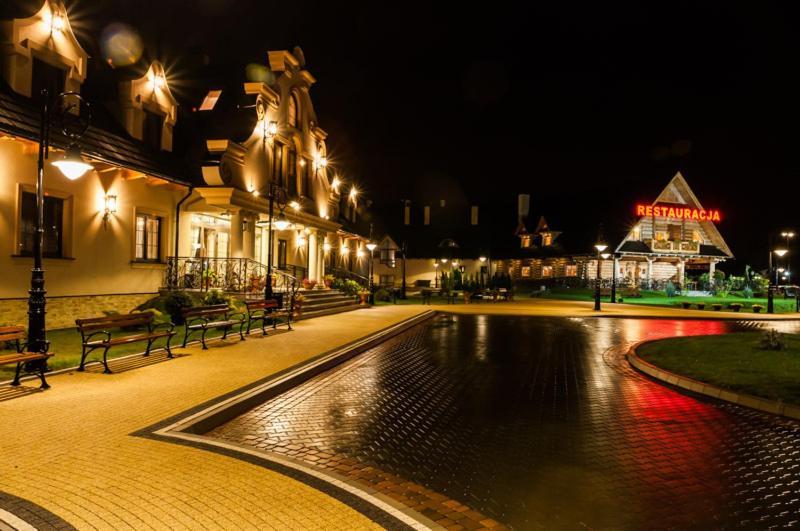Dwor Kresowy Hotel Radymno Buitenkant foto